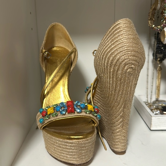 Gucci wedges. Size 37 1/2. Only worn once. - Picture 1 of 10